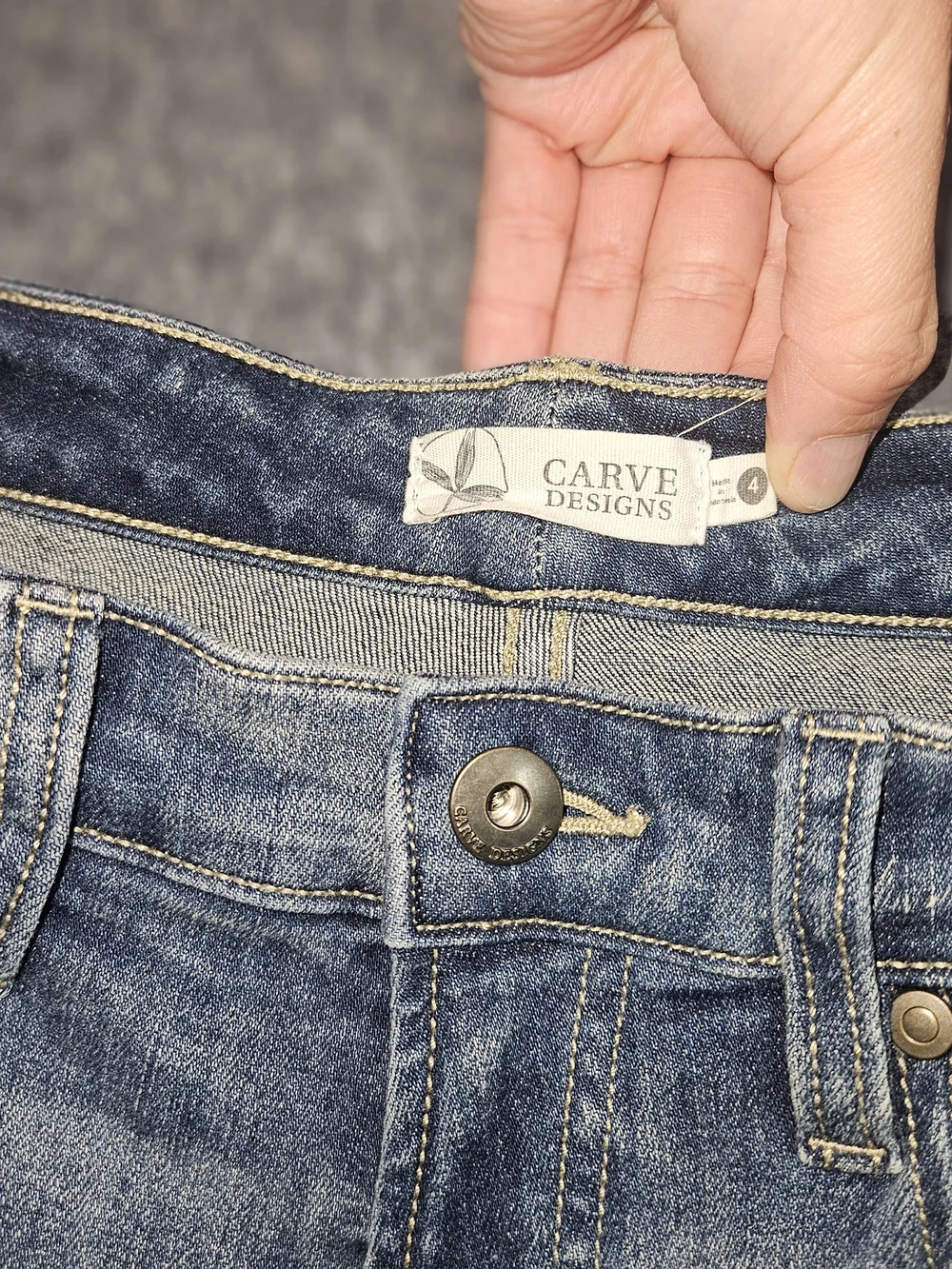 Carve Designs Men's Straight Jeans in Light Blue Wash
